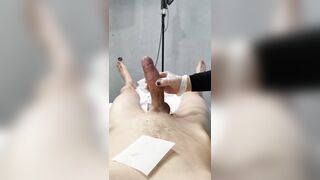 Man cums twice on his esthetician while she wax him