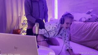 ????????The stepson sweetly fucked a wet, insatiable stepmom for interfering in a video game stream